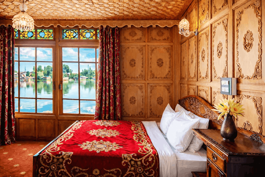 Mascot Houseboat